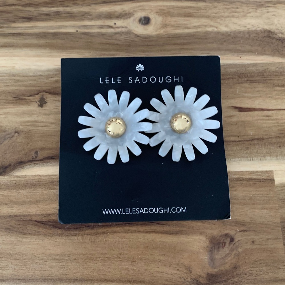 Lele Sadoughi Daisy botton earrings white flower Mother of Pearl jewelry